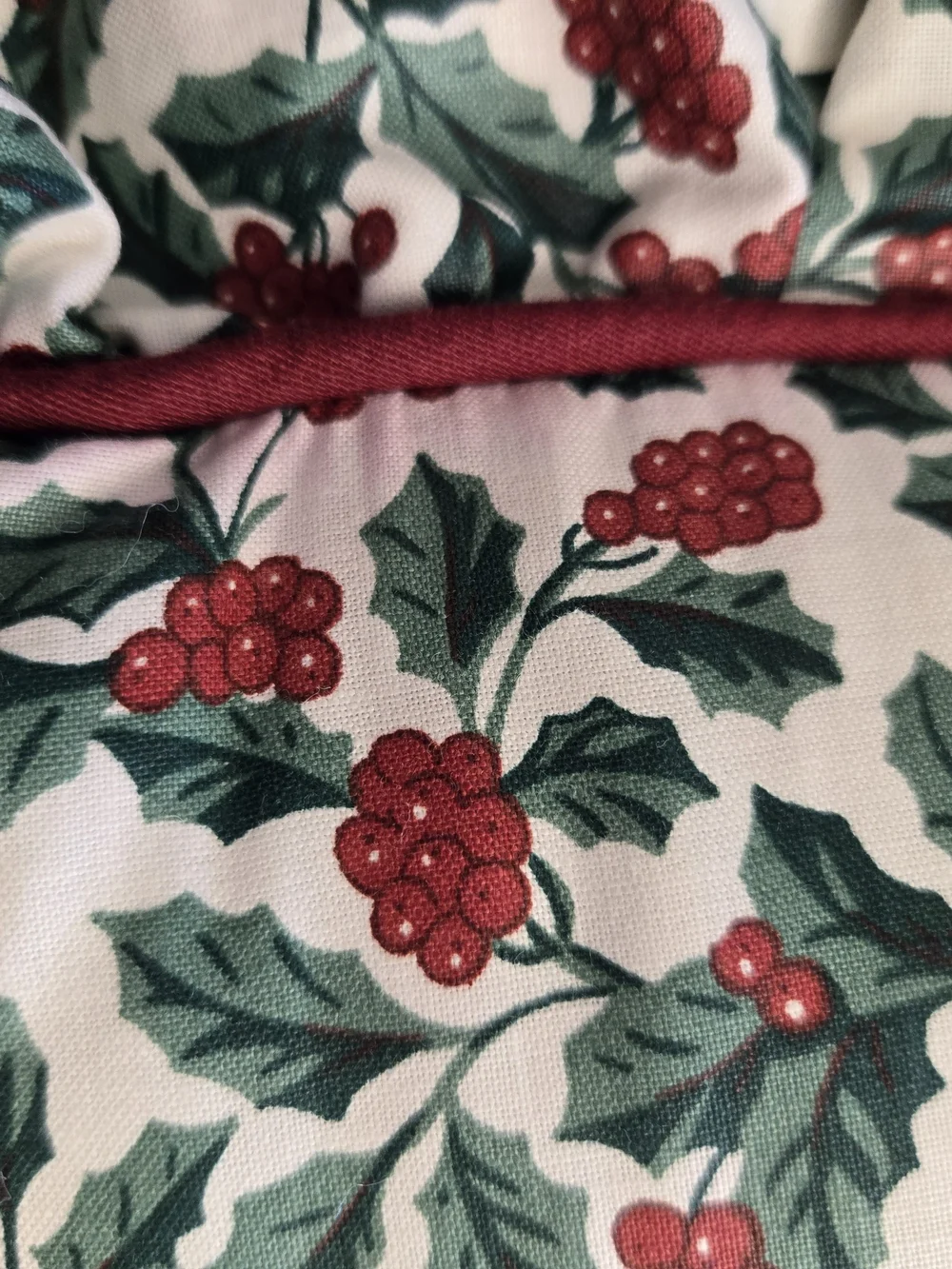 Longaberger Ruffle Pillow - Traditional Holly White, Red & Green